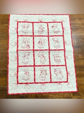 Vintage Red White Sun Bonnet Sue Embroidered Wall Hanger Quilt 26” x 32”